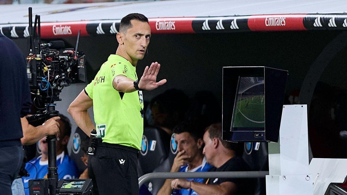 How Modern Football Is Changing: The Role of Technology and VAR